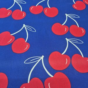Beschichtete Baumwolle "Kirschen blau/rot"